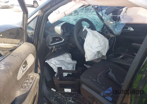 2024 Chrysler Pacifica Touring z USA, uszkodzony, nr VIN 2C4RC1FG6RR102494